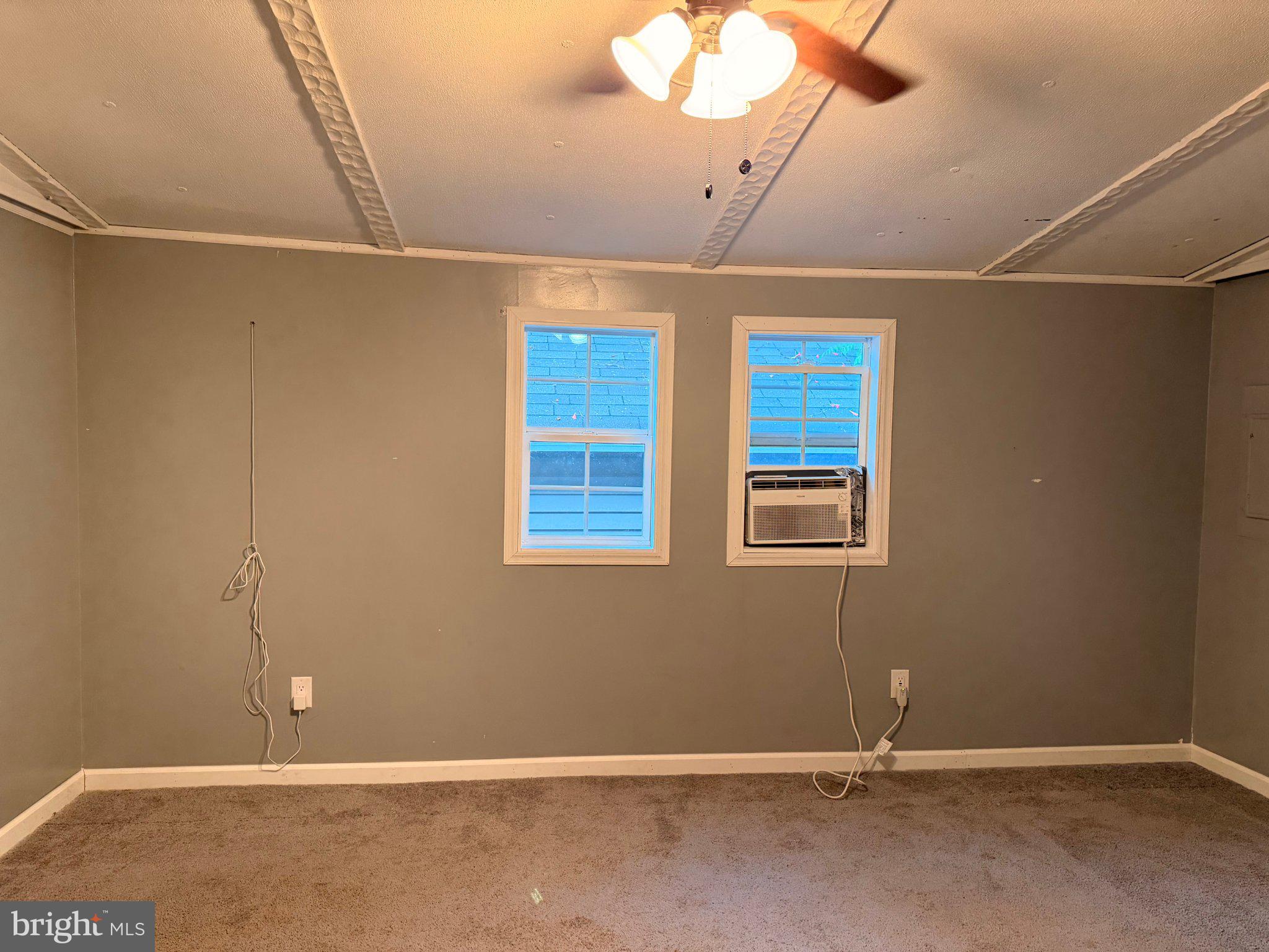 24 Carpenter Street, Unit 24 Dover, DE 19901 - Photo 3 of 27 Cozy room with natural light.