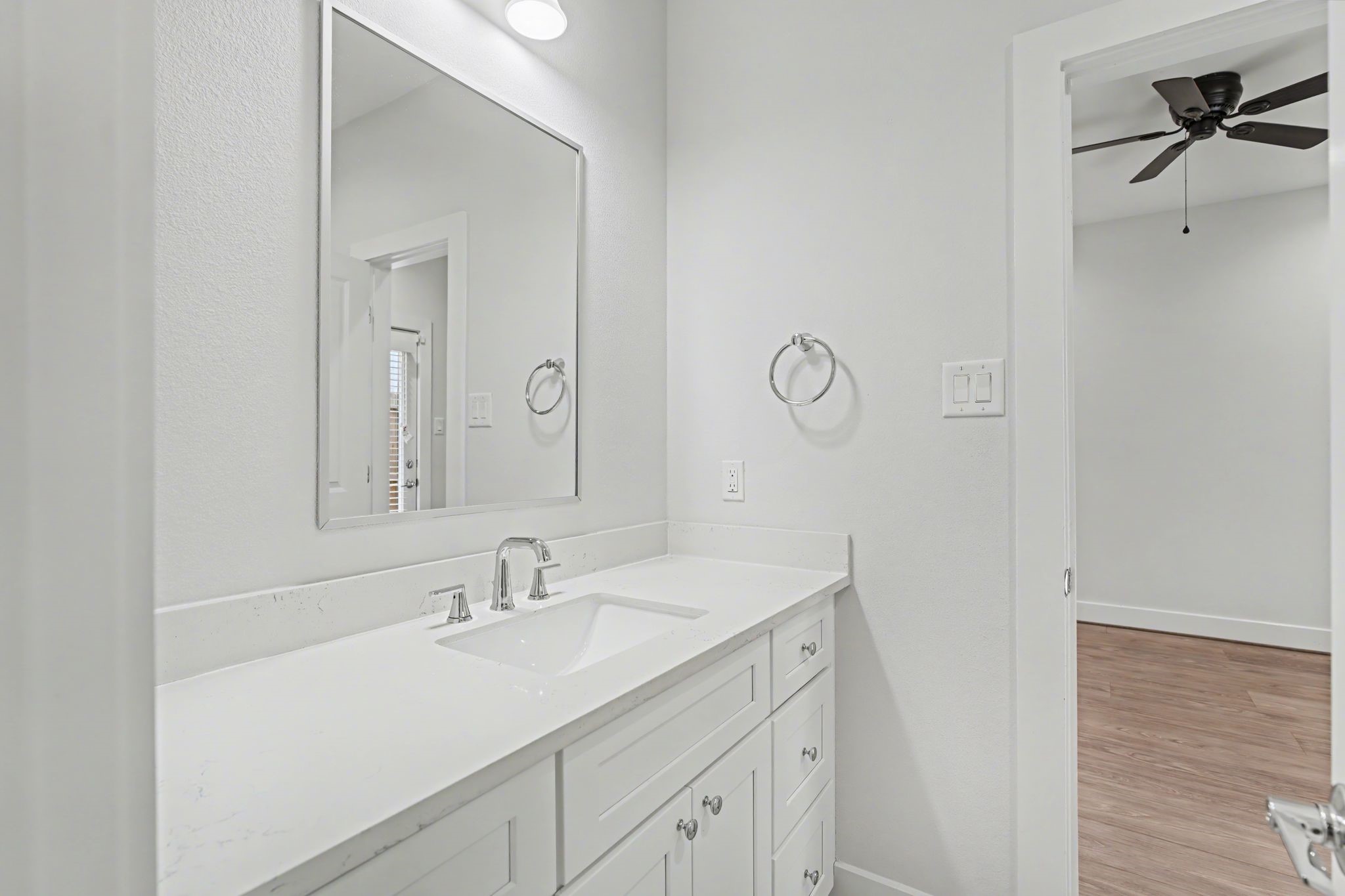 2504 West Tidwell Road, Unit B Houston, TX 77091 - Photo 5 of 24 The shared bathroom is adorned
with quartz countertops, shaker
style cabinets and contemporary finishes.