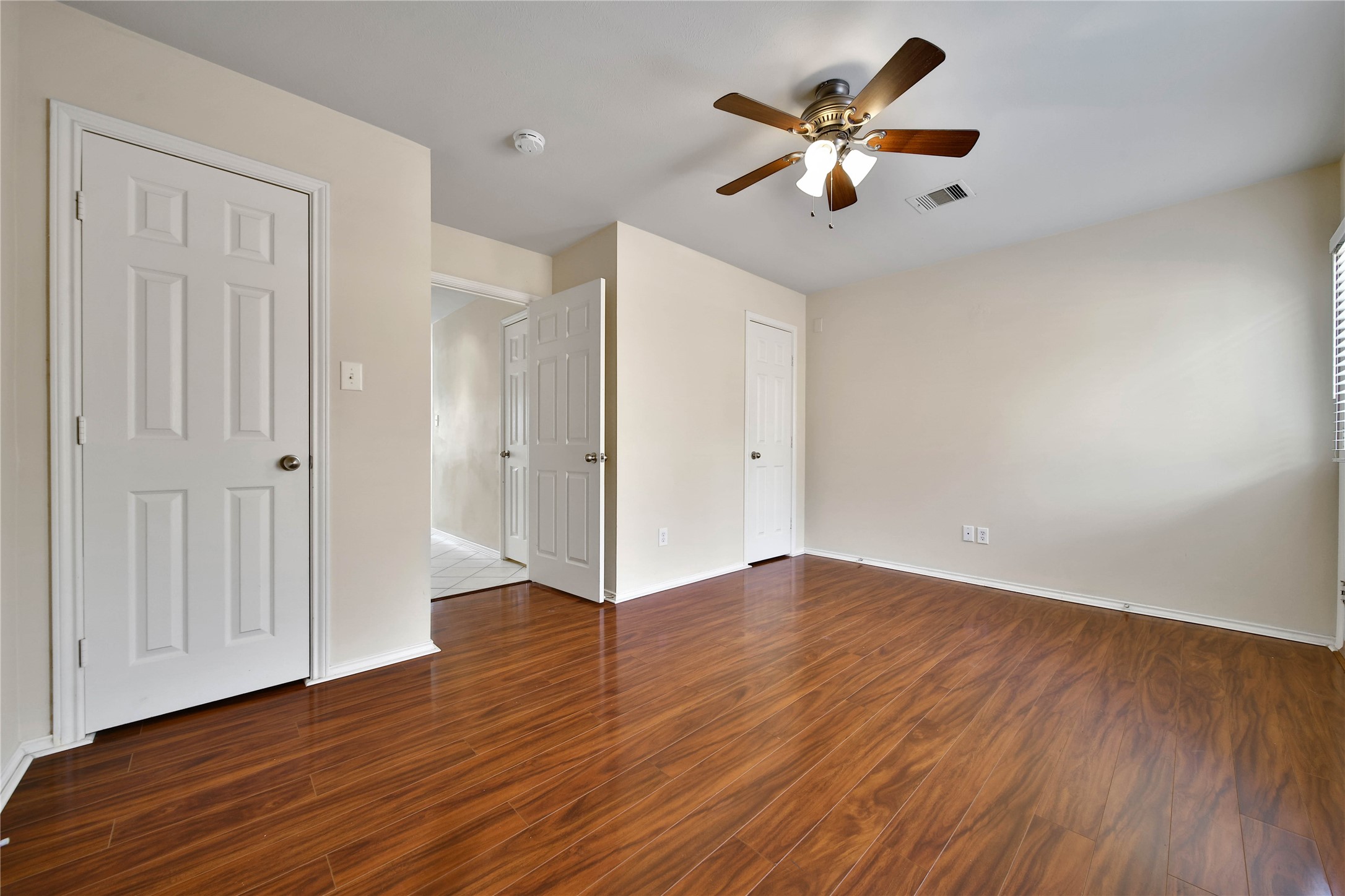 4408 Eigel Street Houston, TX 77007 - Photo 5 of 16 1st floor bedroom with access to outdoor patio
