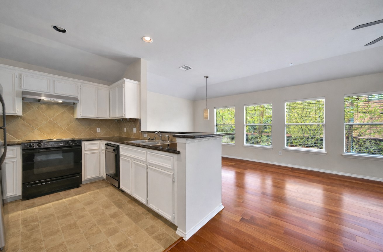 4408 Eigel Street Houston, TX 77007 - Photo 8 of 16