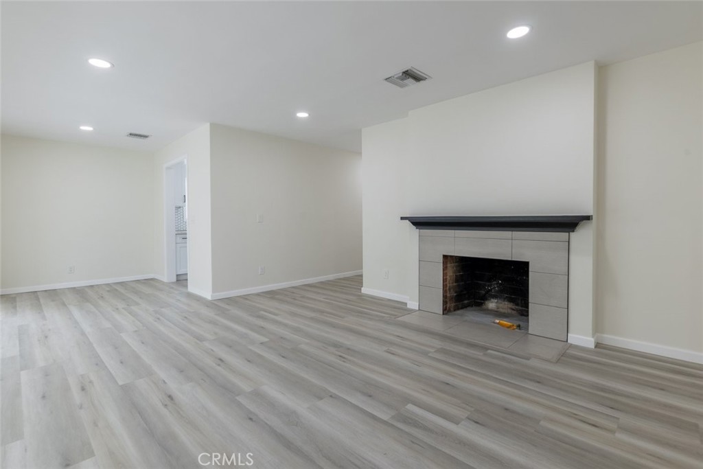 18919 Hart Street Reseda, CA 91335 - Photo 6 of 23