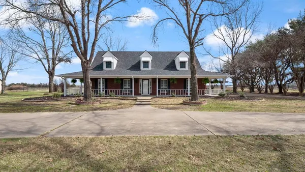 $599,999 | 9193 County Road 158, Oak Grove, TX 75142