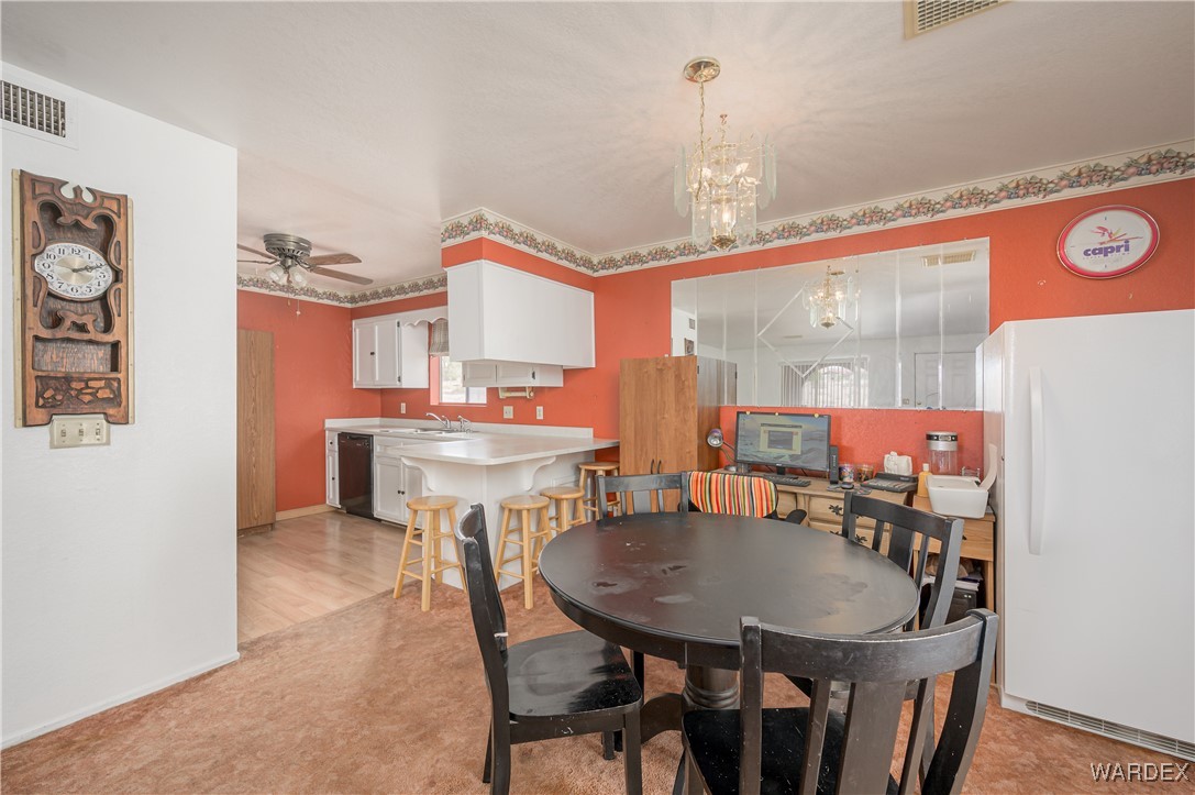 4260 El Paso Road Bullhead City, AZ 86429 - Photo 13 of 39 Dining Area
