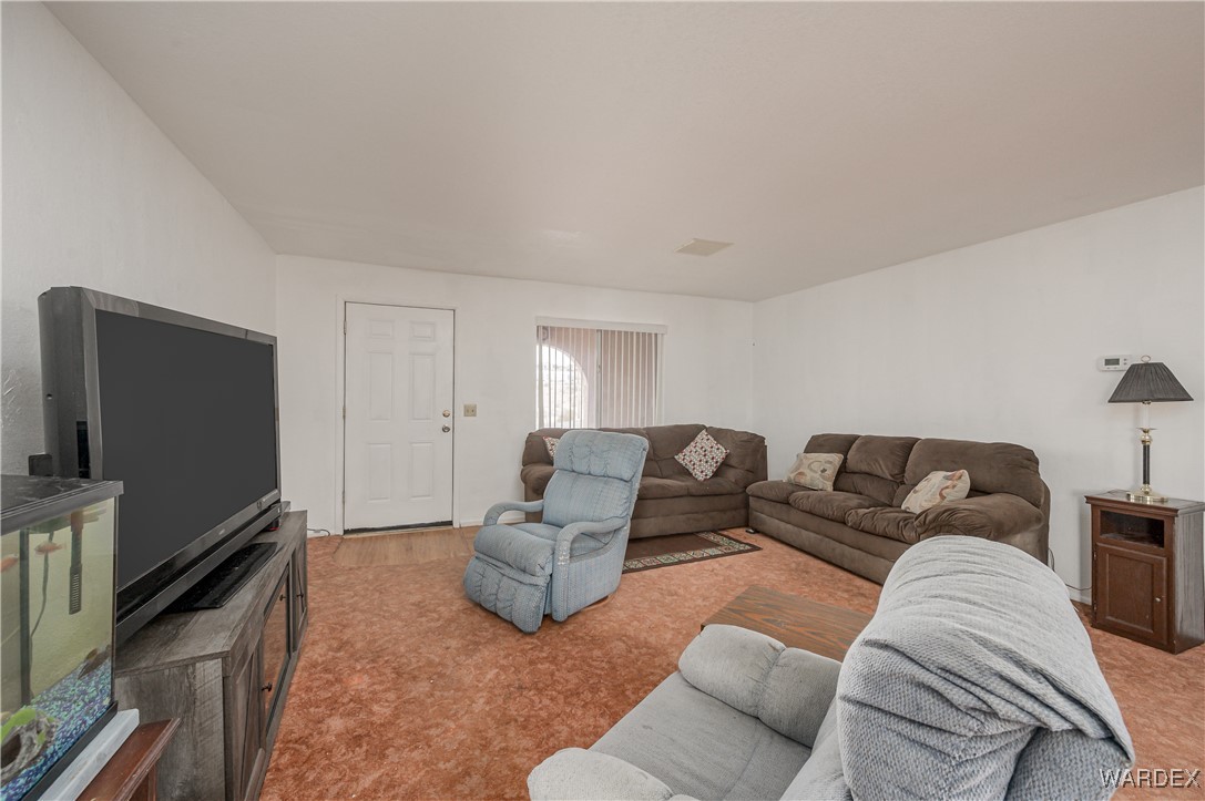 4260 El Paso Road Bullhead City, AZ 86429 - Photo 6 of 39 Living Room