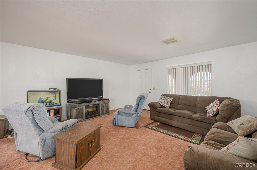 4260 El Paso Road Bullhead City, AZ 86429 - Photo 7 of 39 Living Room