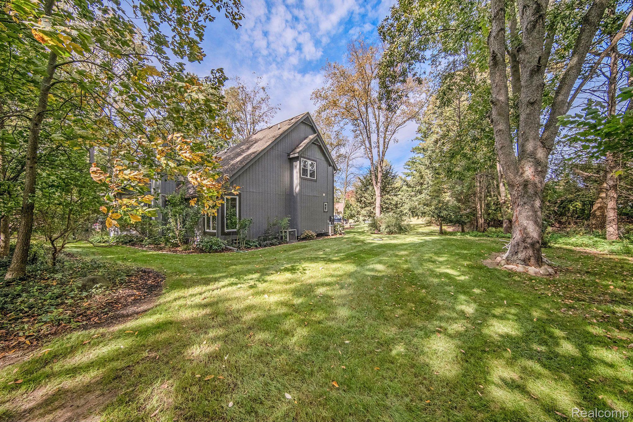 1117 Pine Ridge Road Milford, MI 48380 - Photo 32 of 33 Big Backyard
