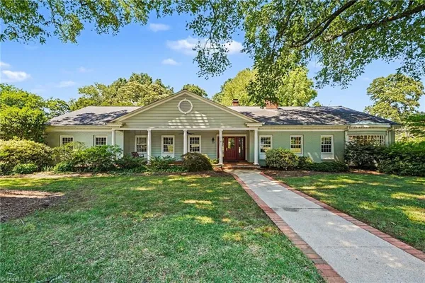 $589,000 | 400 Maegeo Drive, Lexington, NC 27292
