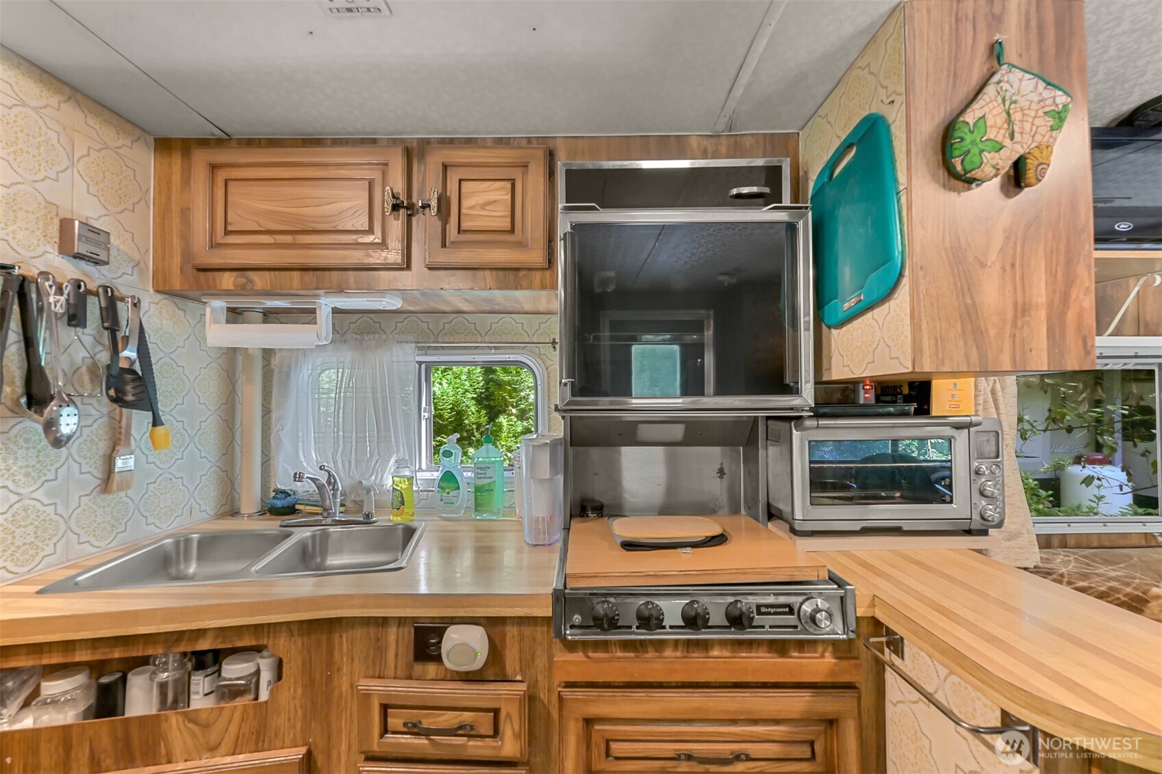 3013 Tower Road Maple Falls, WA 98266 - Photo 5 of 38 a kitchen with a stove and a sink