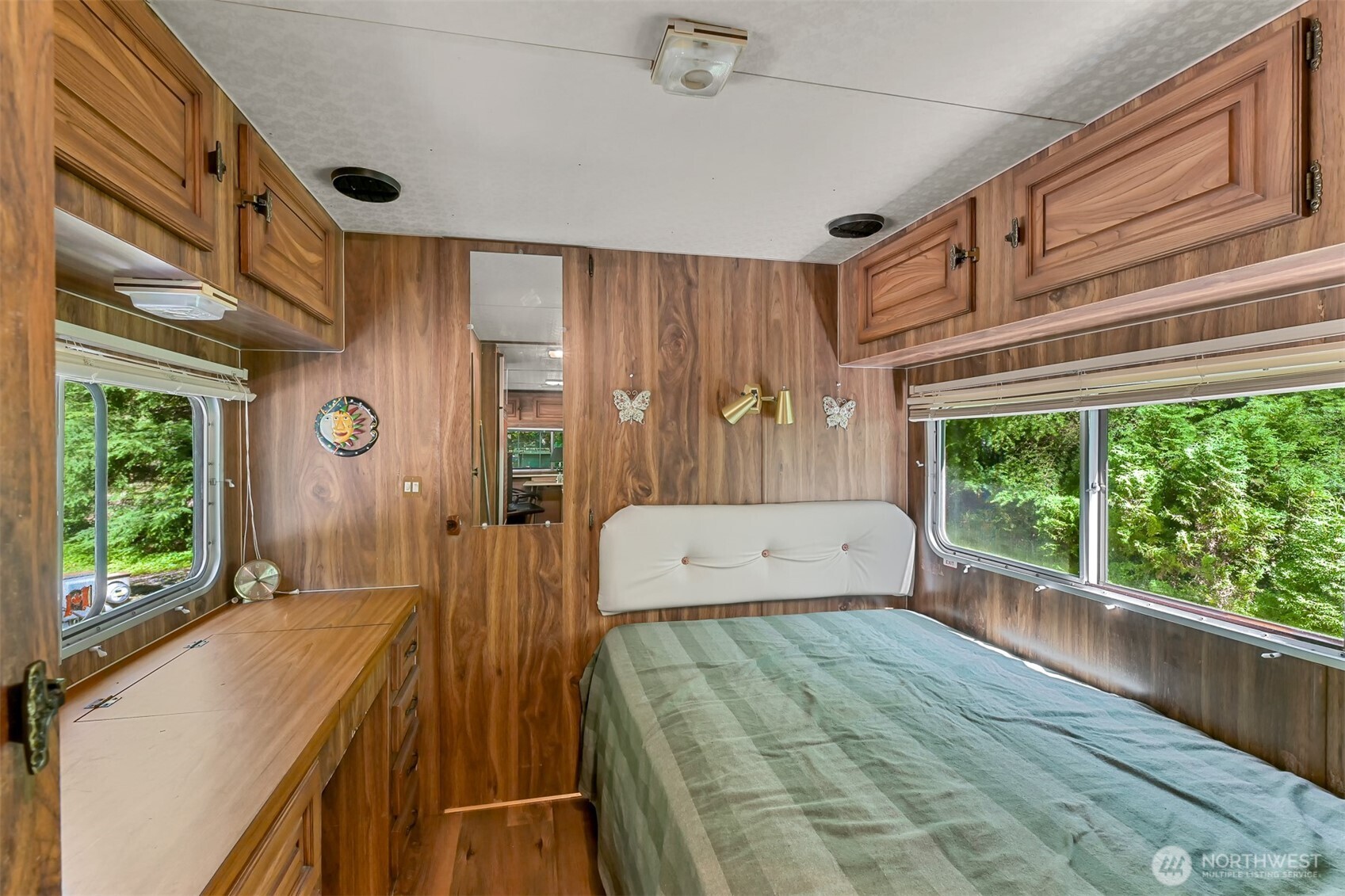 3013 Tower Road Maple Falls, WA 98266 - Photo 7 of 38 a living room with large window