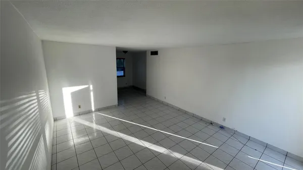 $1,490 | 2420 Johnson Street, Unit 204, Hollywood, FL 33020