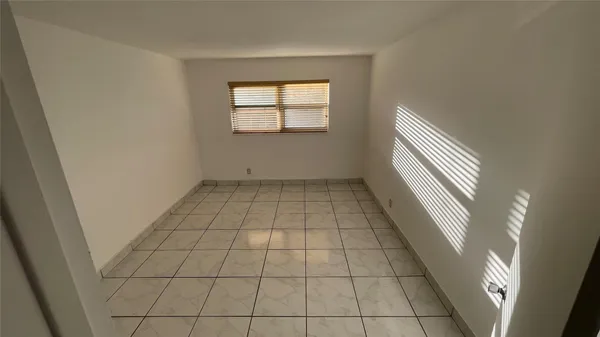 $1,490 | 2420 Johnson Street, Unit 204, Hollywood, FL 33020