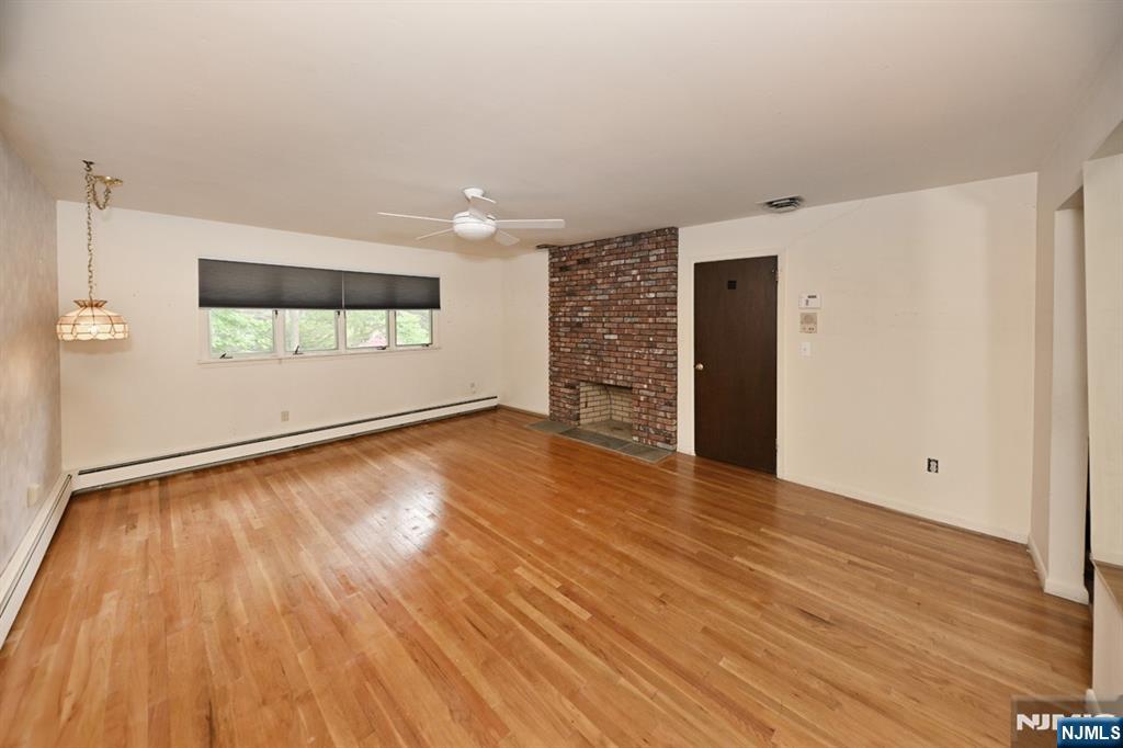 9 Lyncrest Drive Paramus, NJ 07652 - Photo 25 of 49