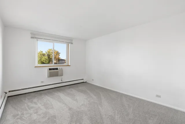 $182,500 | 1375 Rebecca Drive, Unit 213, Hoffman Estates, IL 60169