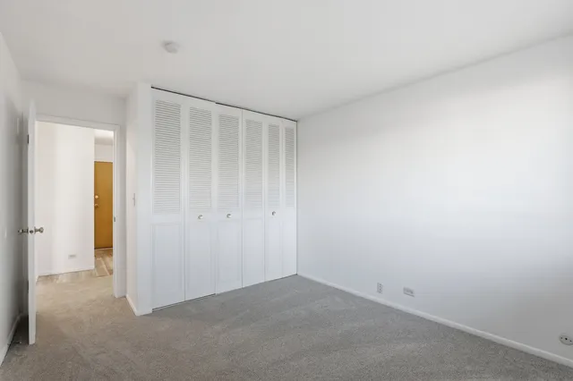 $182,500 | 1375 Rebecca Drive, Unit 213, Hoffman Estates, IL 60169