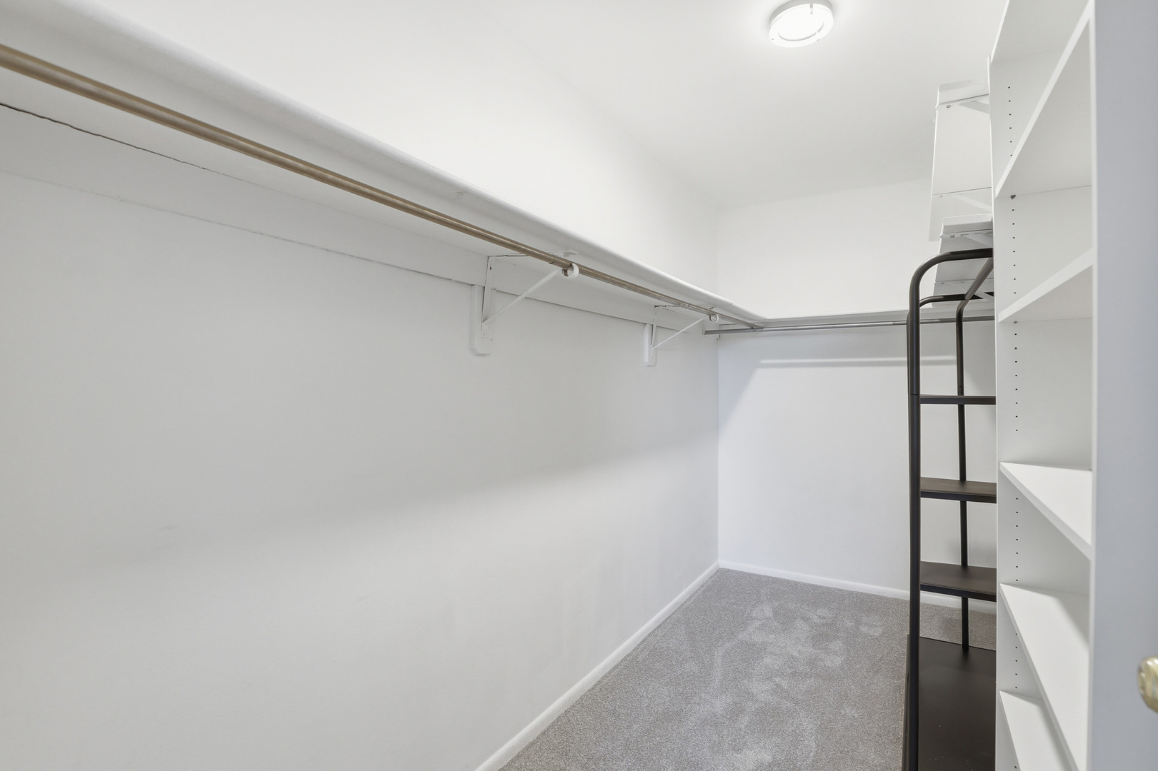 1375 Rebecca Drive, Unit 213 Hoffman Estates, IL 60169 - Photo 16 of 21 a view of small space