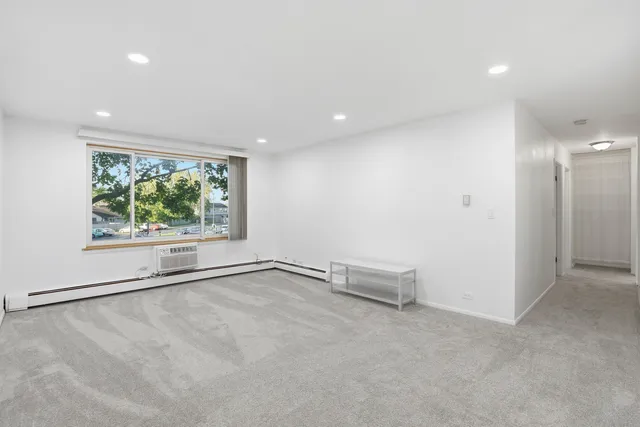 $182,500 | 1375 Rebecca Drive, Unit 213, Hoffman Estates, IL 60169