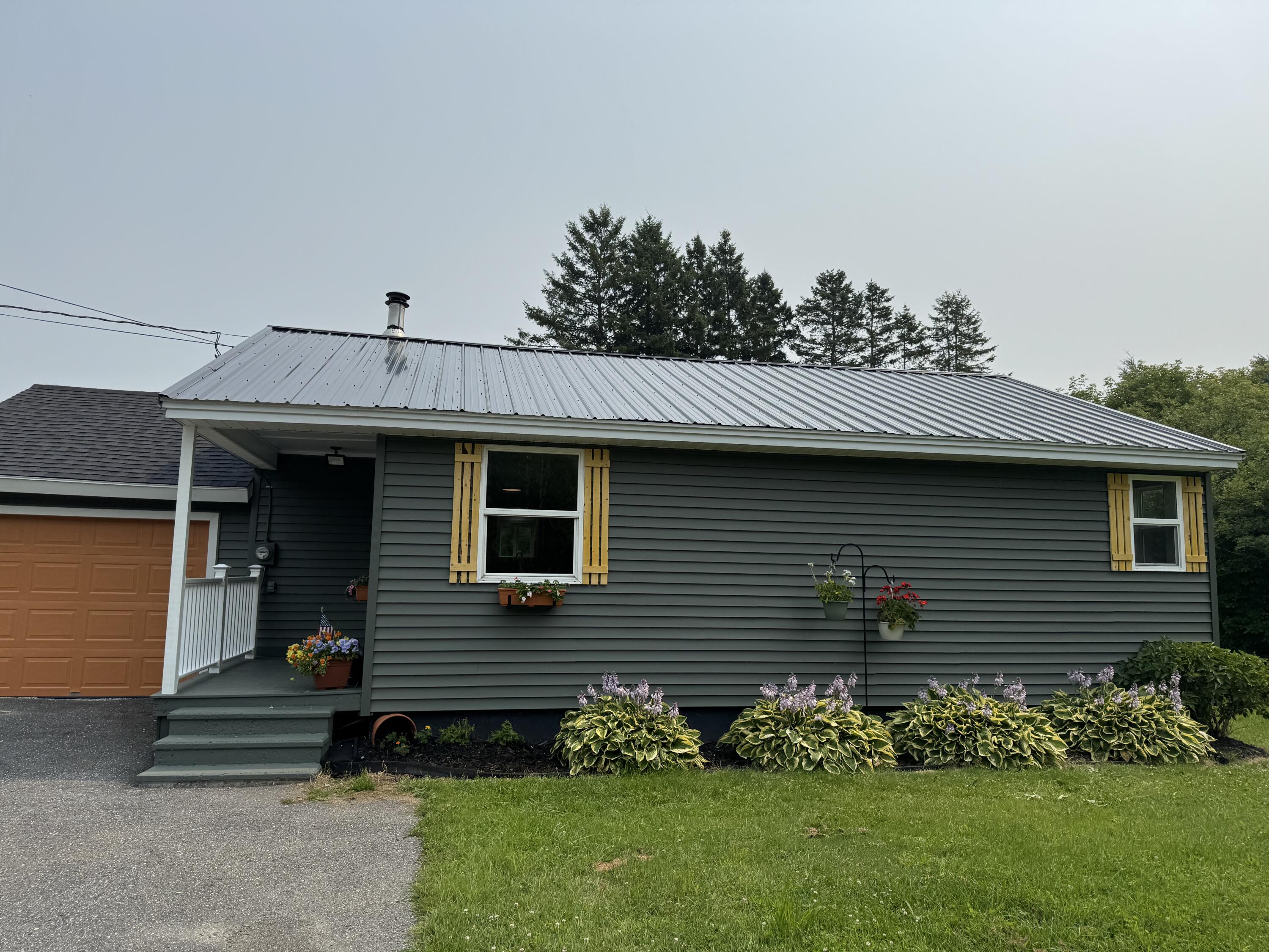 33 Federal Street Presque Isle, ME 04769 - Photo 3 of 28 IMG_4571