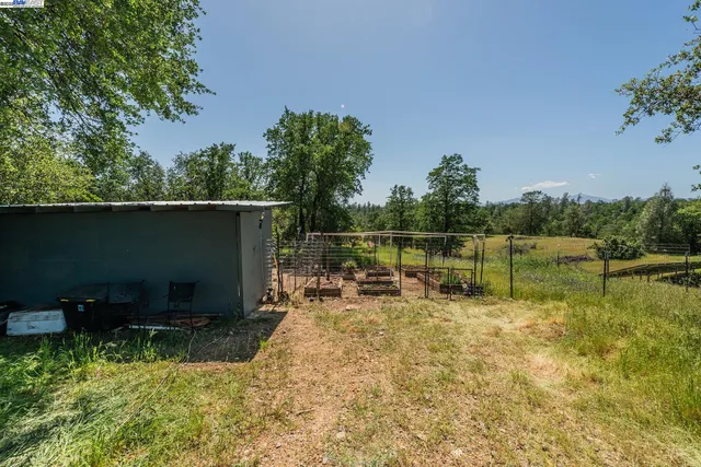 $370,000 | 21679 Squaw Grass Trail, Redding, CA 96003