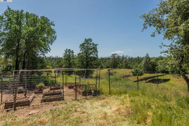 $370,000 | 21679 Squaw Grass Trail, Redding, CA 96003