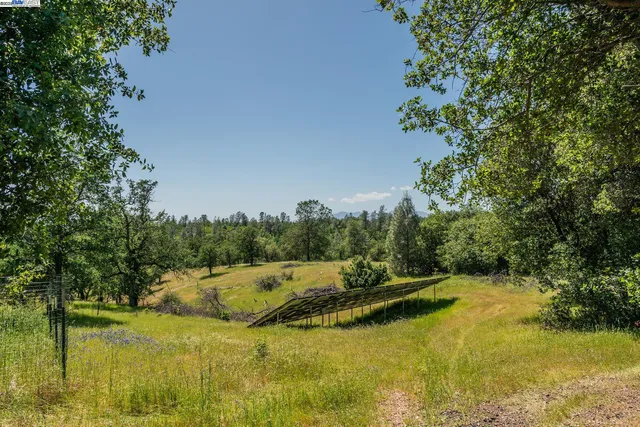 $370,000 | 21679 Squaw Grass Trail, Redding, CA 96003