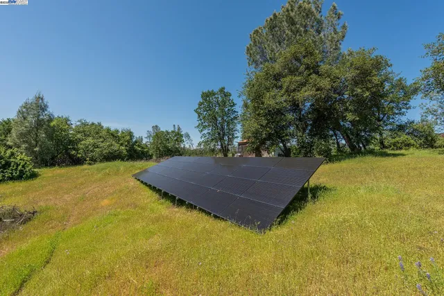 $370,000 | 21679 Squaw Grass Trail, Redding, CA 96003