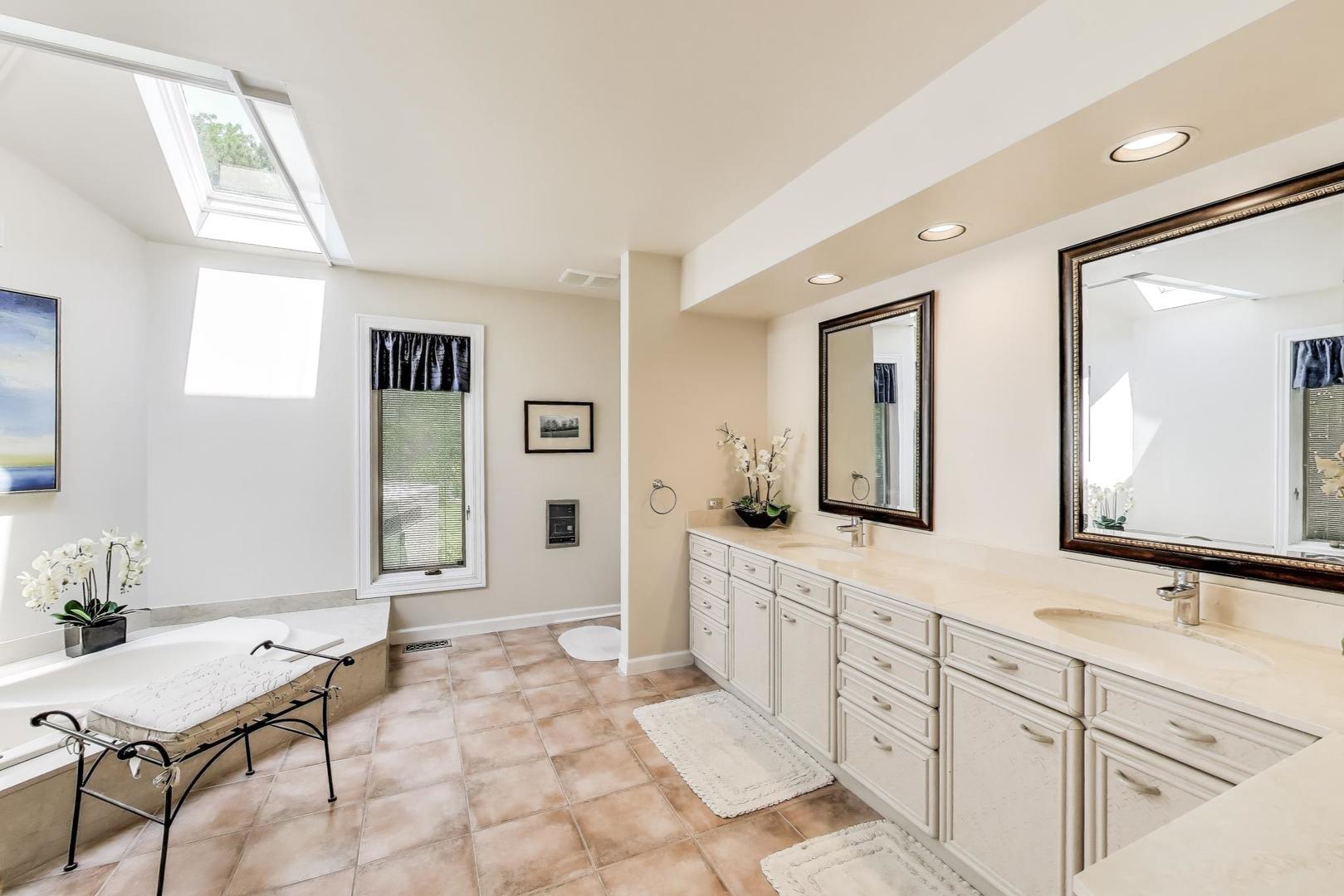 1710 Devonshire Lane Lake Forest, IL 60045 - Photo 21 of 43