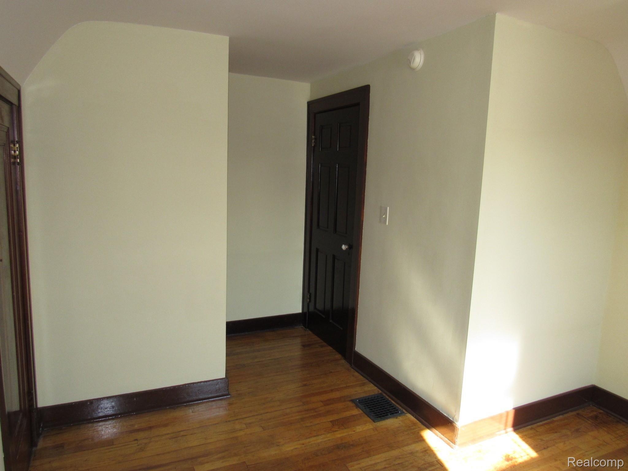 16 West Rutgers Avenue Pontiac, MI 48340 - Photo 26 of 36 16 W RUTGERS PONTIAC (165).JPG