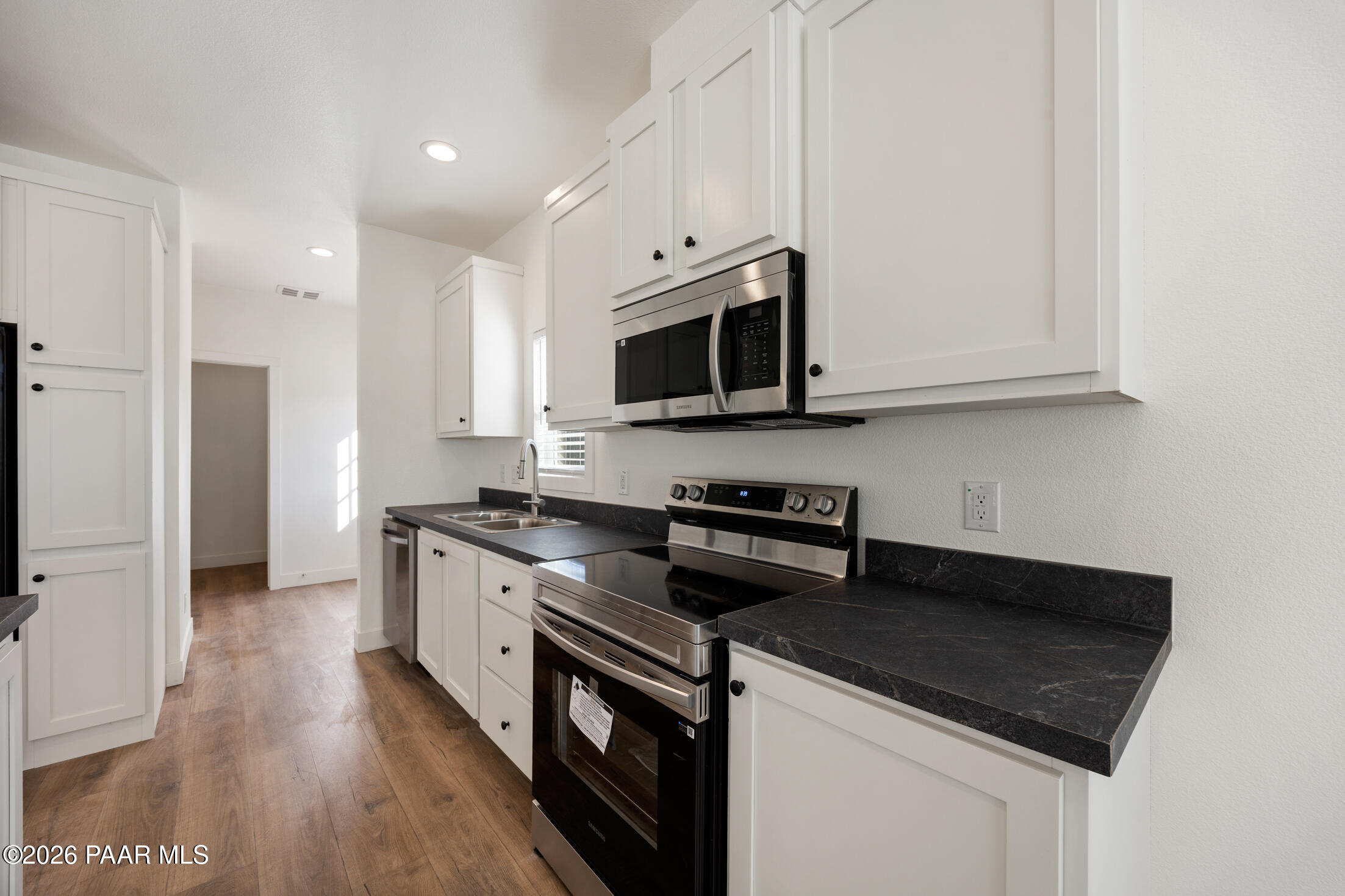 360 Granada Drive Paulden, AZ 86334 - Photo 4 of 26 _Q0B0649