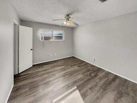 4313 53rd Street, Unit B Lubbock, TX 79413 - Photo 11 of 16 4313 53rd Unit B bedroom 2