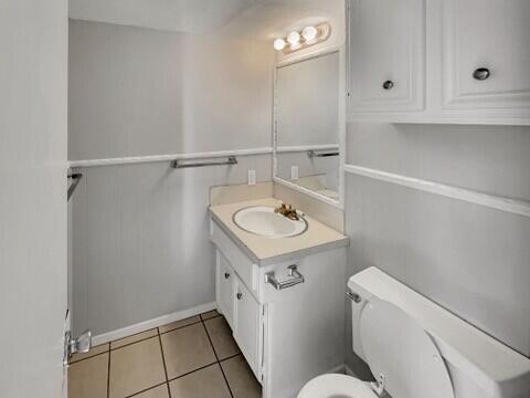4313 53rd Street, Unit B Lubbock, TX 79413 - Photo 12 of 16 4313 53rd Unit B bathroom 1