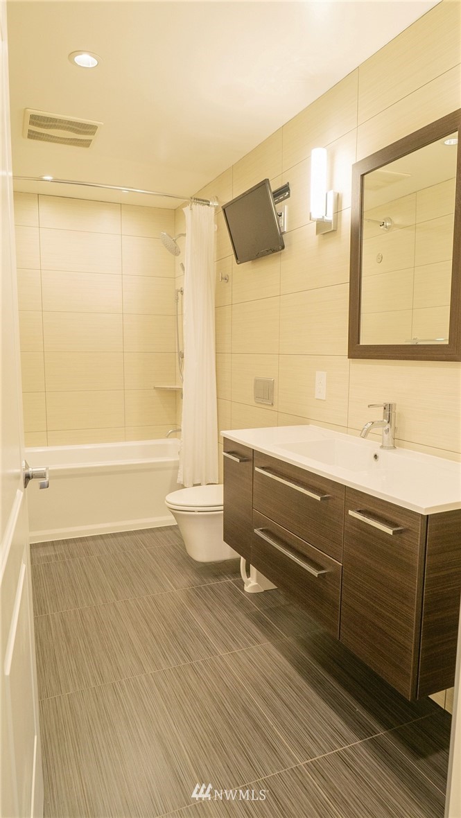 3436 Southeast 5th Street Renton, WA 98058 - Photo 17 of 28 a bathroom with a sink mirror toilet and bathtub
