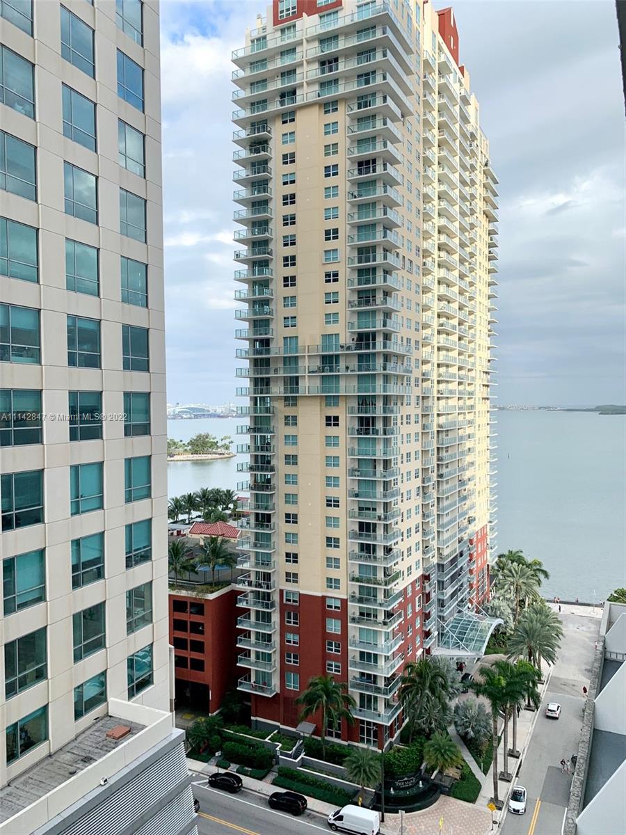 1200 Brickell Bay Drive, Unit 1812 Miami, FL 33131 - Photo 8 of 24 a building view