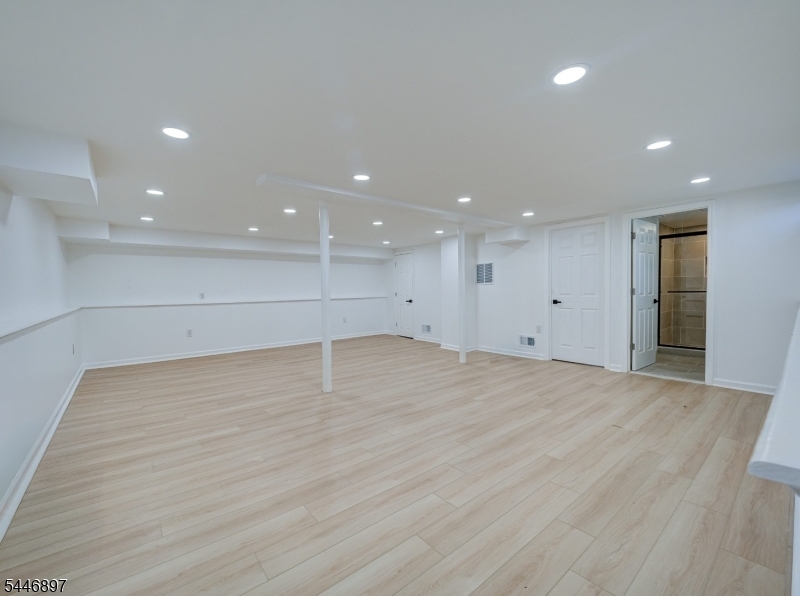 271 Valley Road Clark, NJ 07066 - Photo 12 of 16