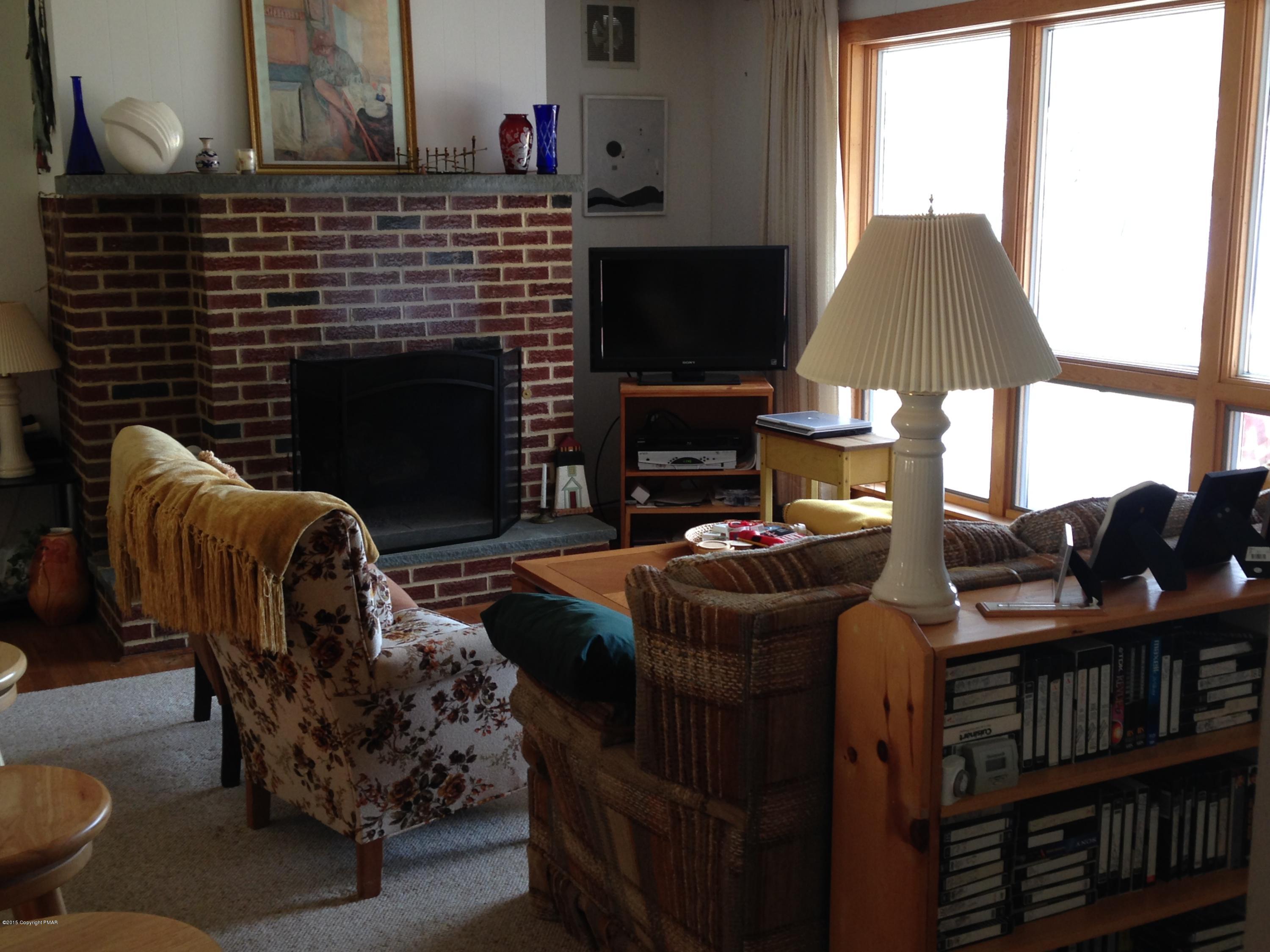 149 Highridge Road Albrightsville, PA 18210 - Photo 8 of 13 livingroom