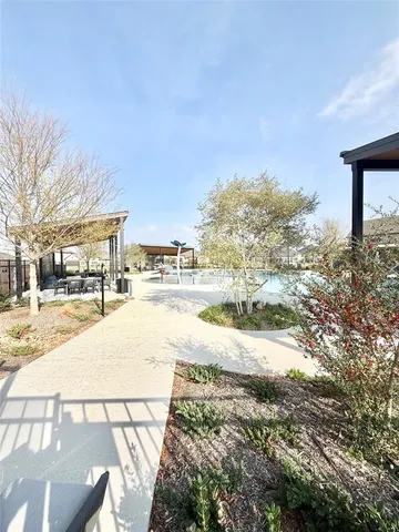 a view of an empty room with a tub