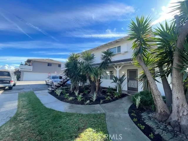 $2,750 | 16722 Goldenwest Street, Unit 3, Huntington Beach, CA 92647