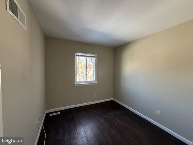 3304 Golf View Drive Newark, DE 19702 - Photo 12 of 18 an empty room with wooden floor and windows