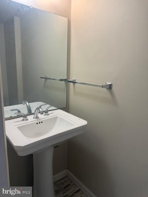 3304 Golf View Drive Newark, DE 19702 - Photo 3 of 16 Main Floor Powder Room