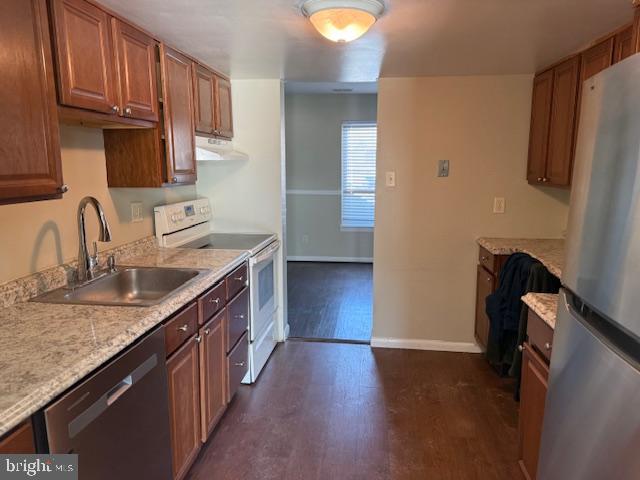 3304 Golf View Drive Newark, DE 19702 - Photo 5 of 16 Galley Kitchen