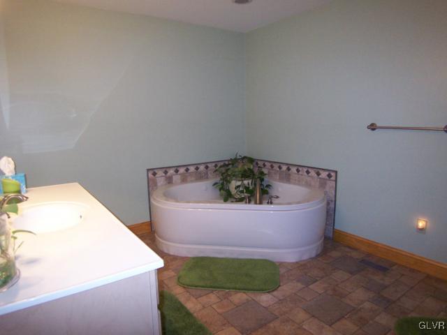 8756 South Loop Road Slatington, PA 18080 - Photo 19 of 25 Gallery Image 19