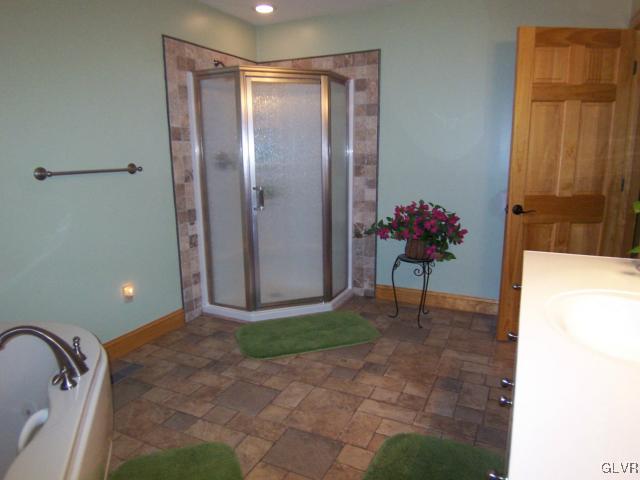 8756 South Loop Road Slatington, PA 18080 - Photo 20 of 25 Gallery Image 20