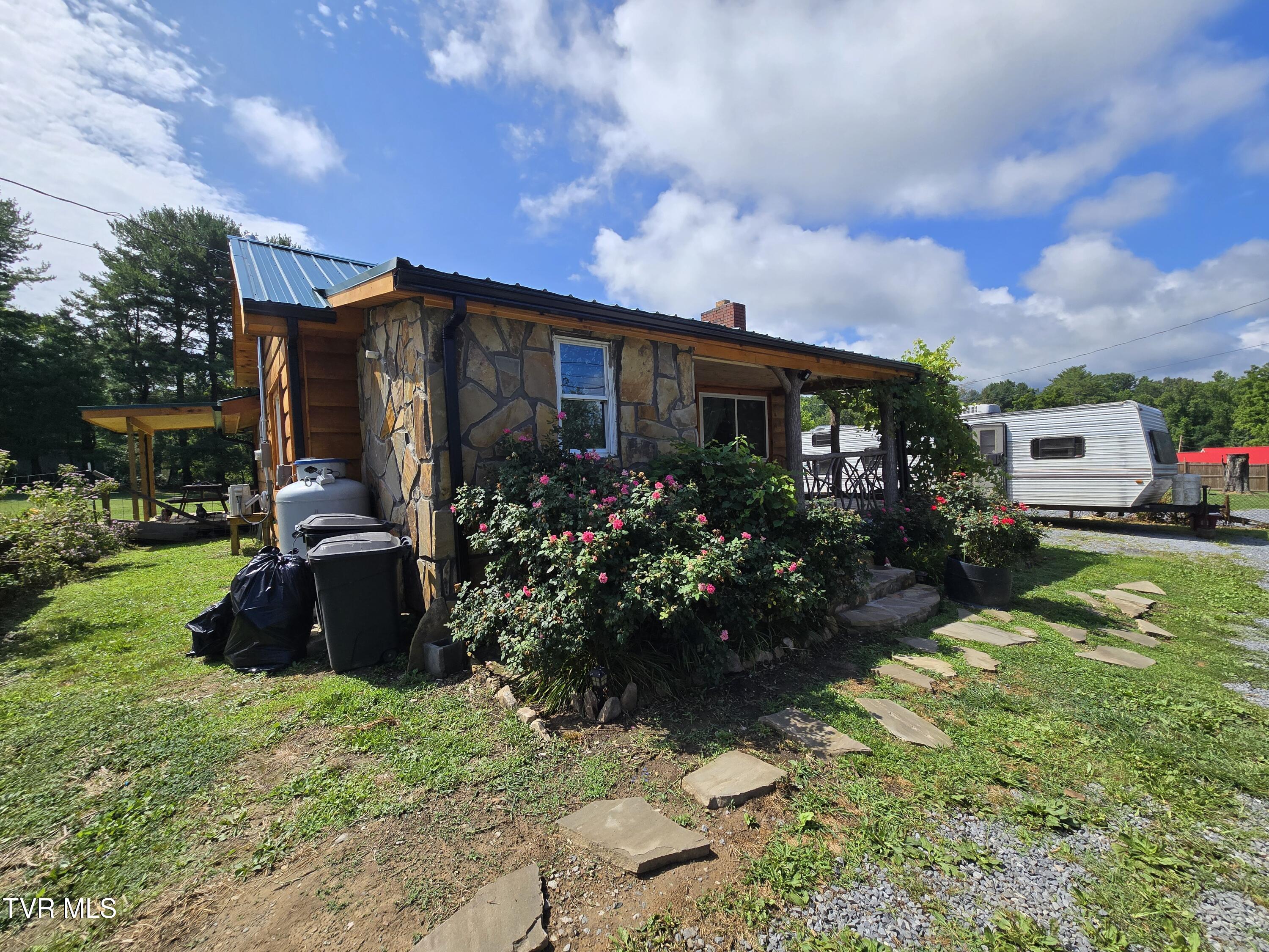 373 Cedar Grove Road Johnson City, TN 37601 - Photo 3 of 41 20250710_110941