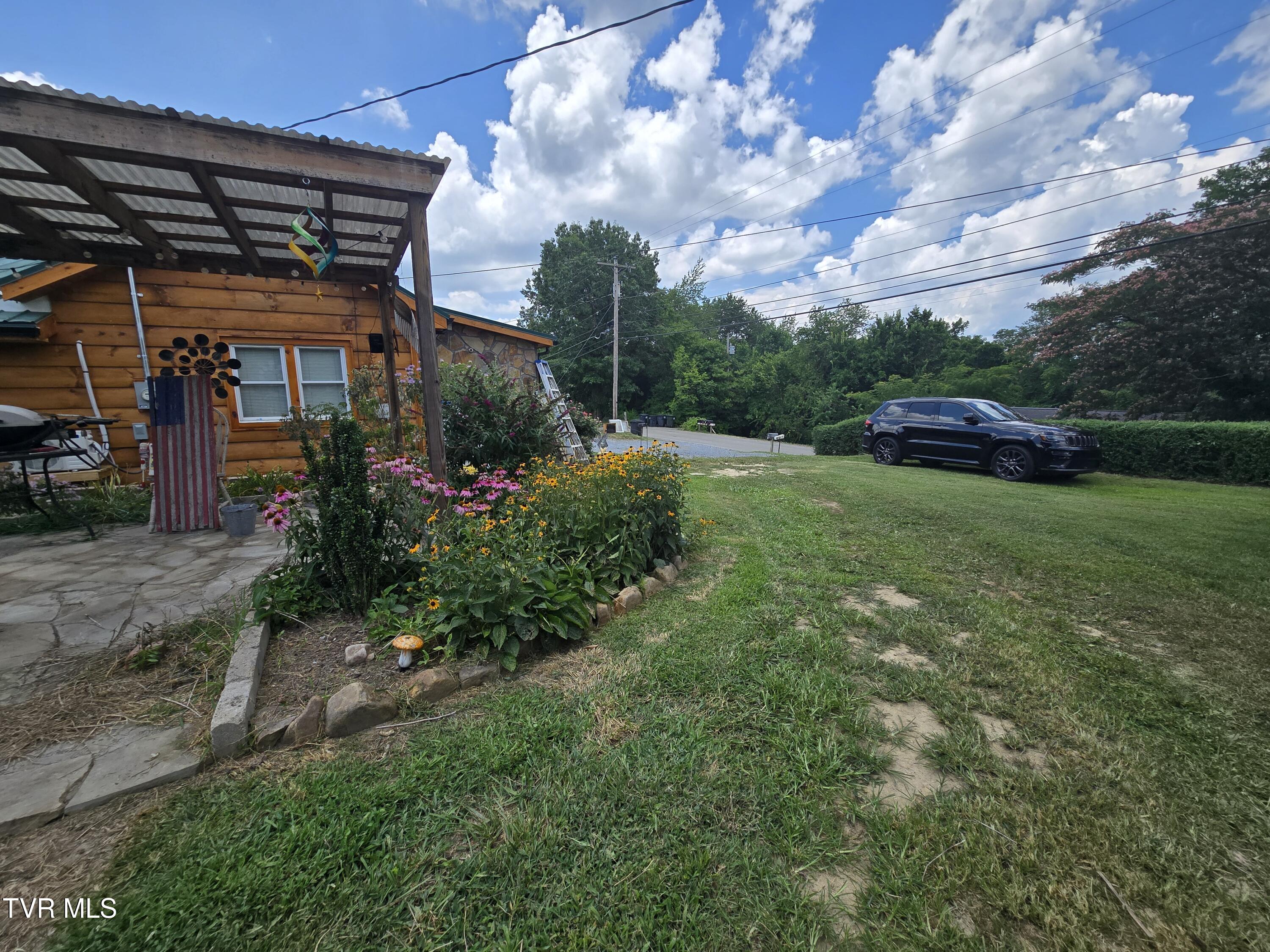 373 Cedar Grove Road Johnson City, TN 37601 - Photo 4 of 41 20250709_131038