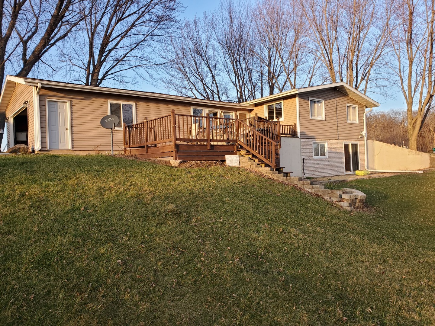 5130 West Edgewood Road Dixon, IL 61021 - Photo 1 of 23