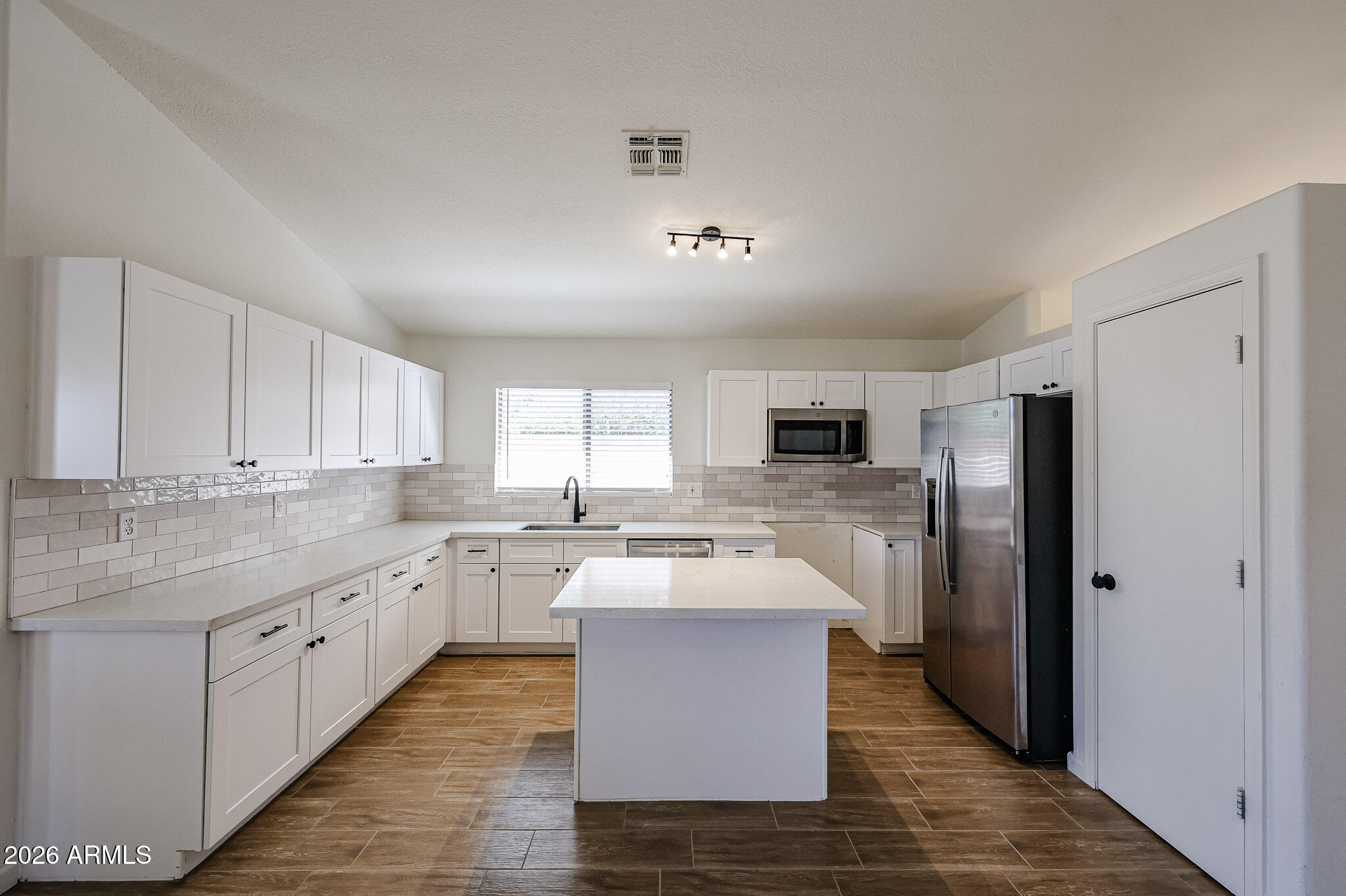 4047 East Jojoba Road Phoenix, AZ 85044 - Photo 7 of 41