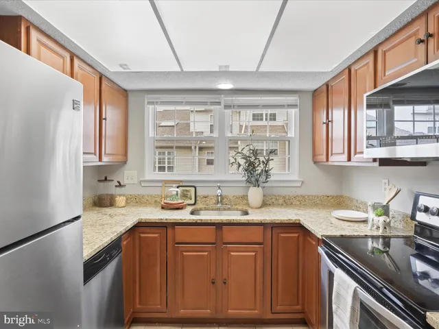 $2,600 | 12105 Green Leaf Court, Unit 201, Fairfax, VA 22033