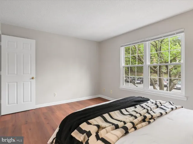 $2,600 | 12105 Green Leaf Court, Unit 201, Fairfax, VA 22033