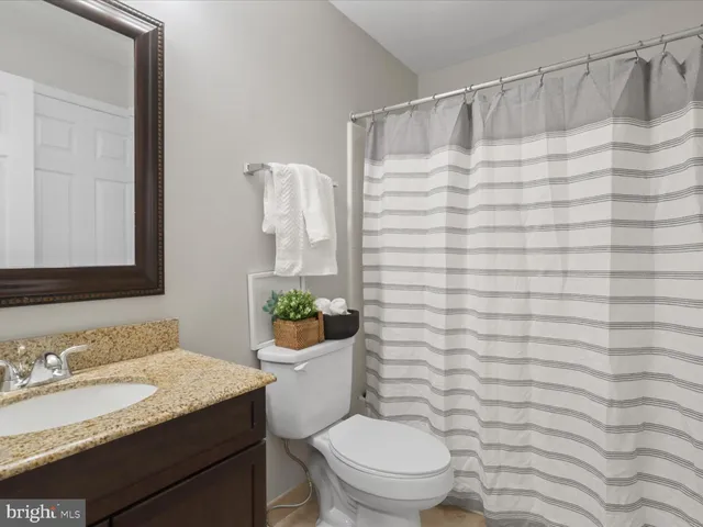 $2,600 | 12105 Green Leaf Court, Unit 201, Fairfax, VA 22033