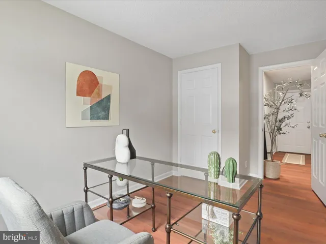 $2,600 | 12105 Green Leaf Court, Unit 201, Fairfax, VA 22033