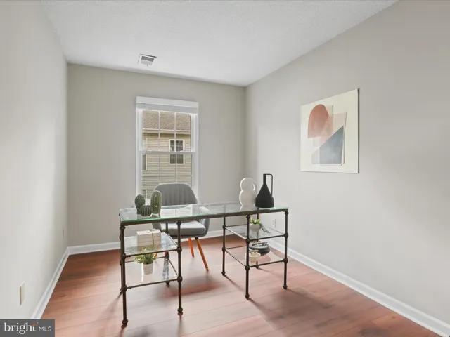 $2,600 | 12105 Green Leaf Court, Unit 201, Fairfax, VA 22033